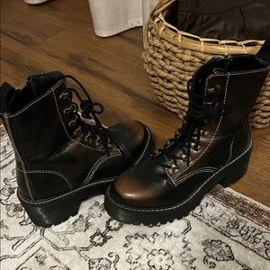 Black and Brown Women's Lace-Up platform boot size 6.5